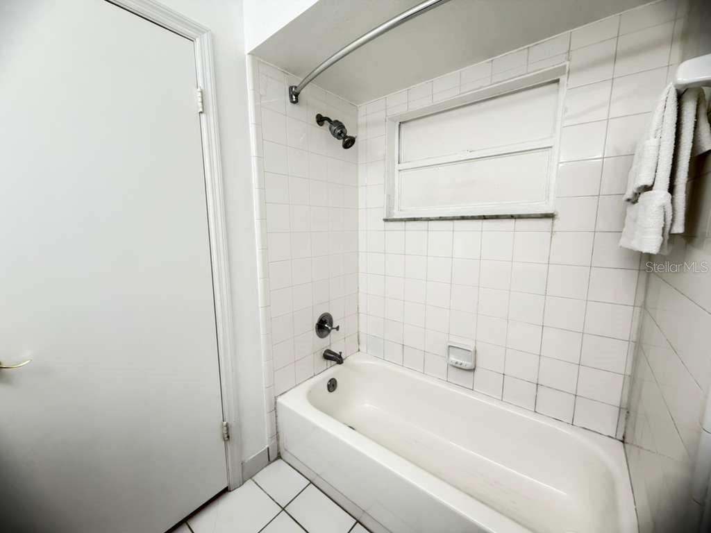 O6407744 Property Photo 37