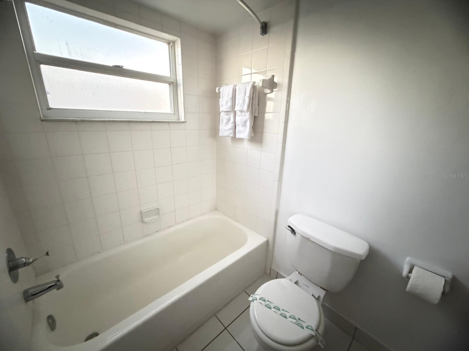 O6407744 Property Photo 39