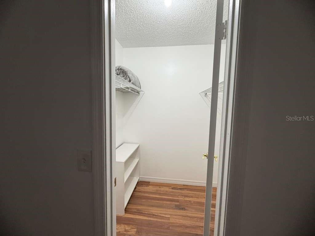 O6407744 Property Photo 42