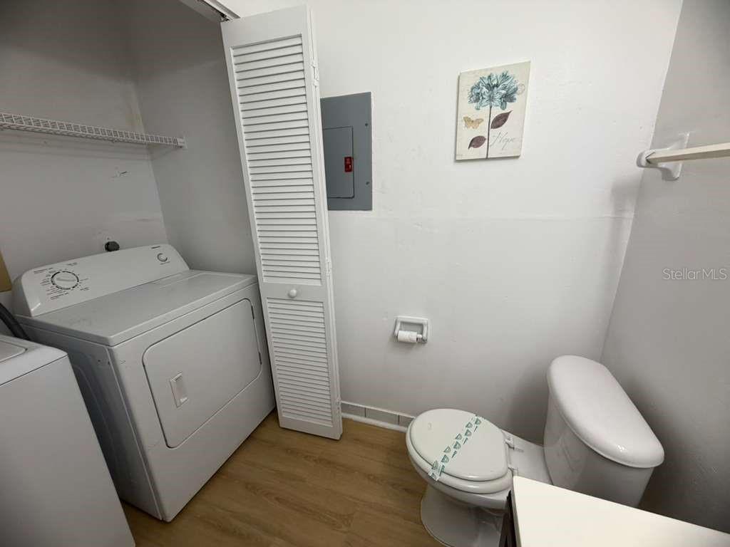 O6407744 Property Photo 47