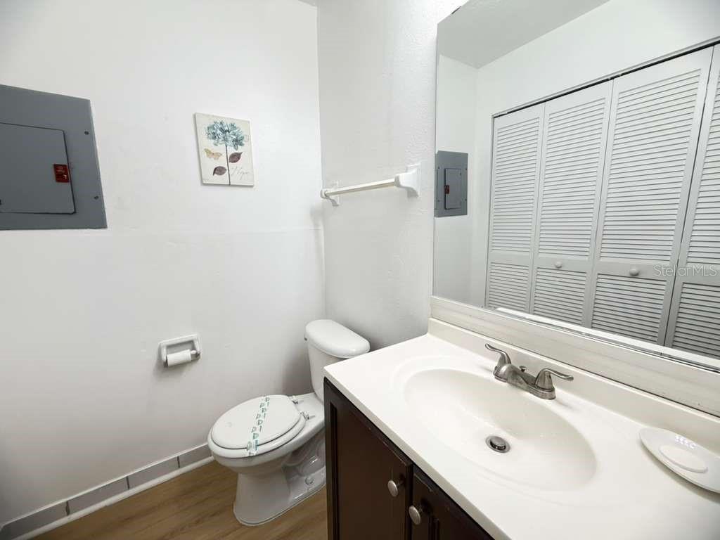 O6407744 Property Photo 48