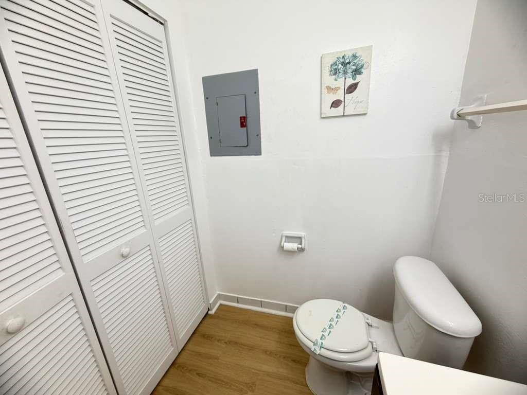 O6407744 Property Photo 49