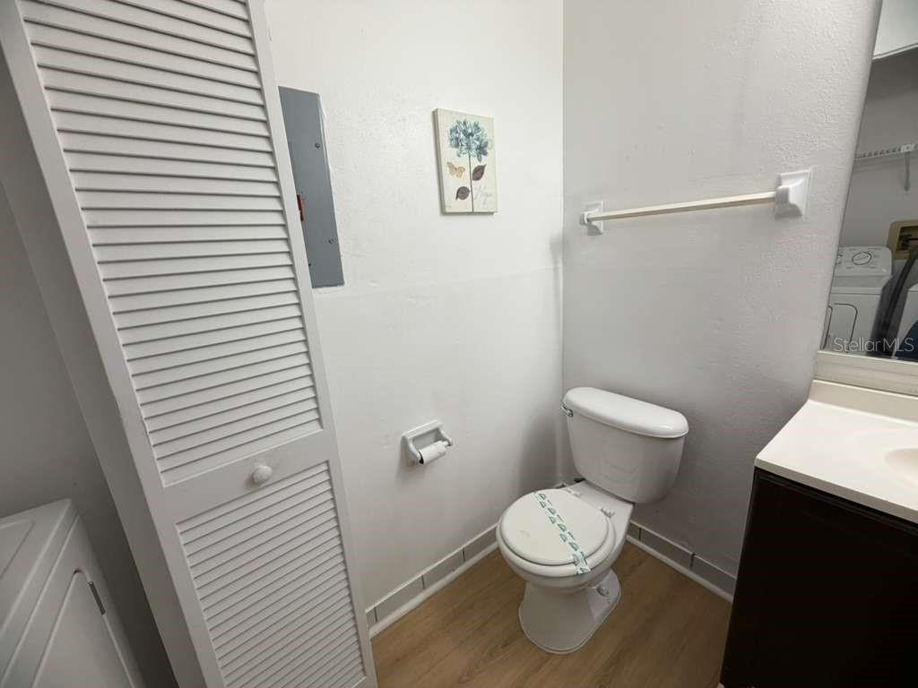 O6407744 Property Photo 50