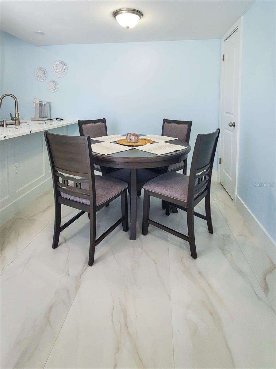 215 Medallion Blvd #g Property Photo 6