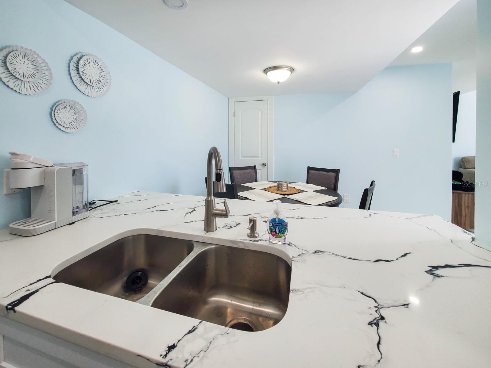 215 Medallion Blvd #g Property Photo 7