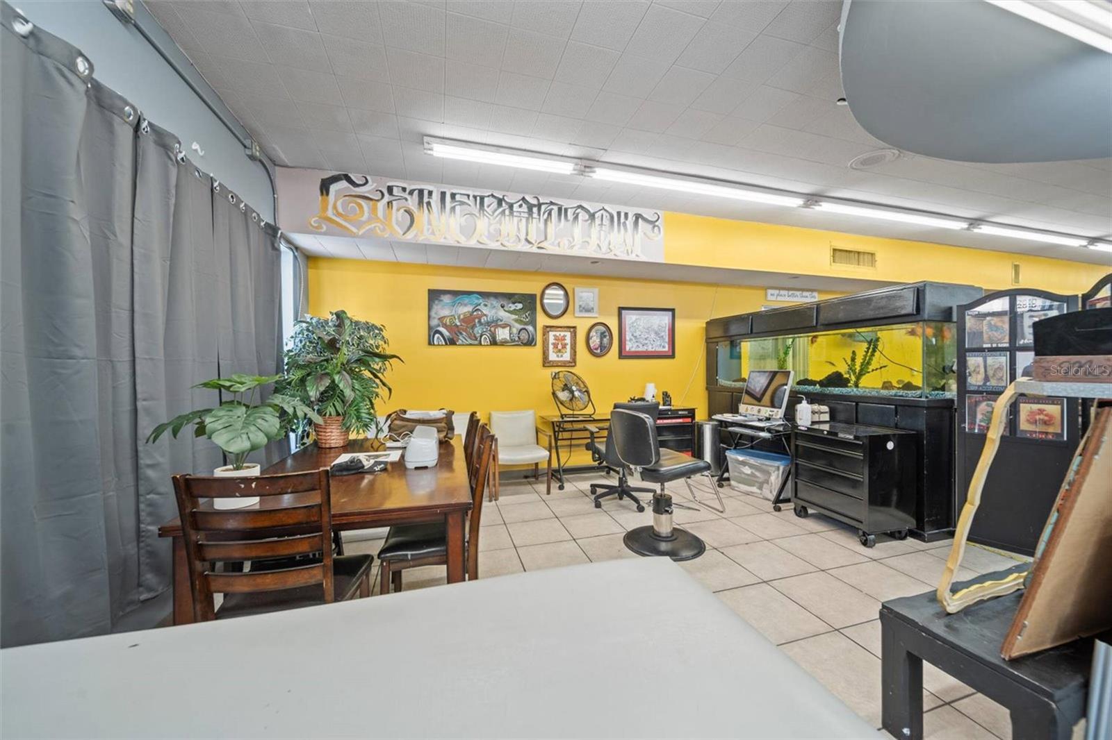 O6407948 Property Photo 11