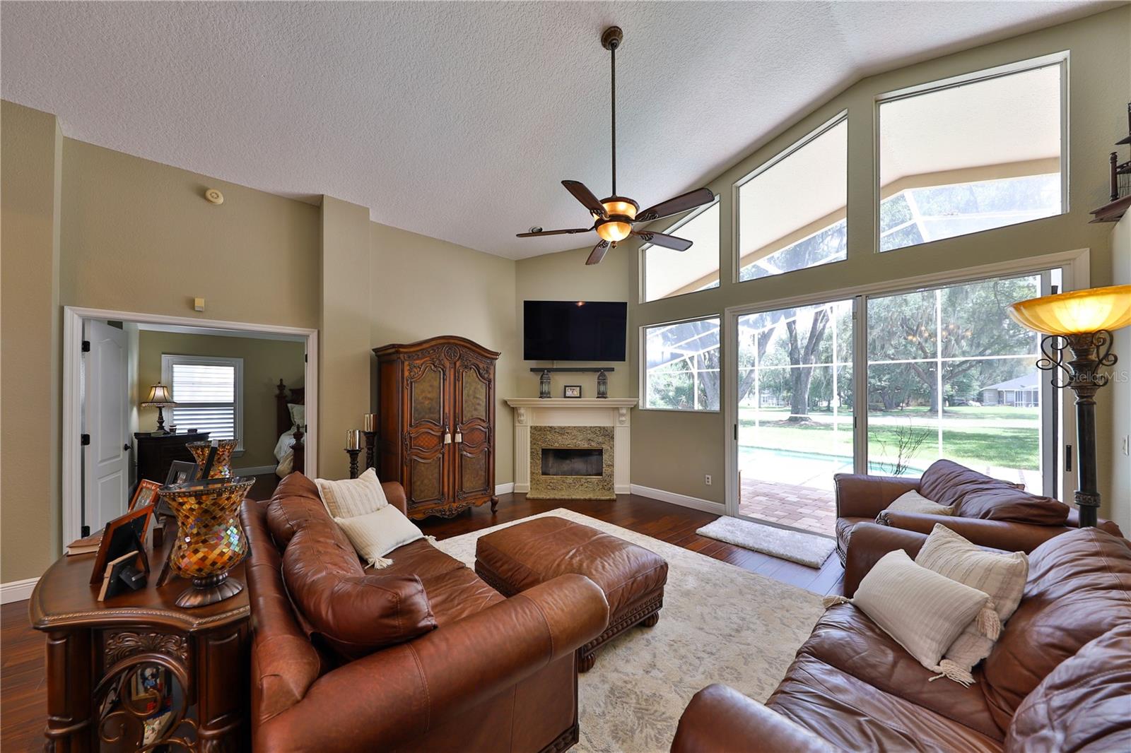 2578 Ekana Dr Property Photo 9