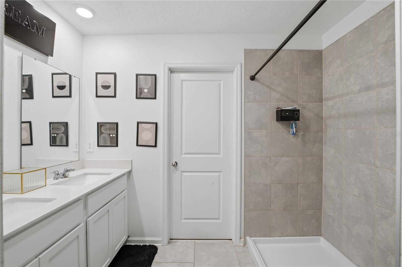 859 Timberland Dr Property Photo 4