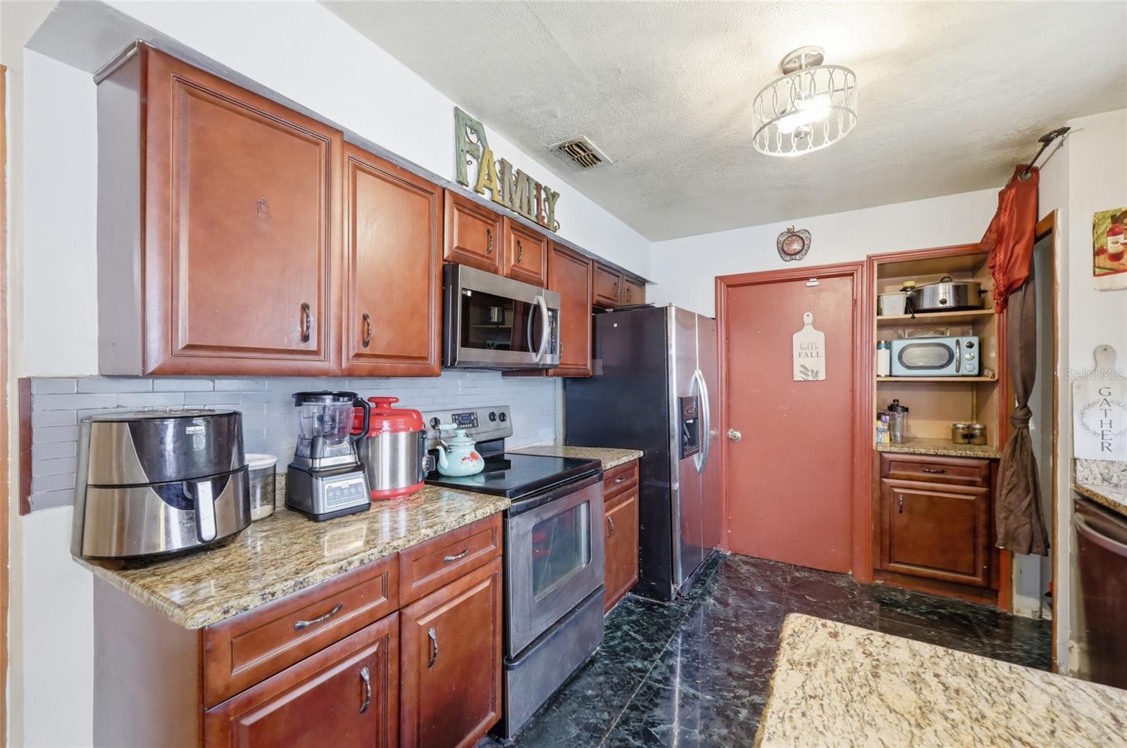 3027 Queensgate Rd Property Photo 17
