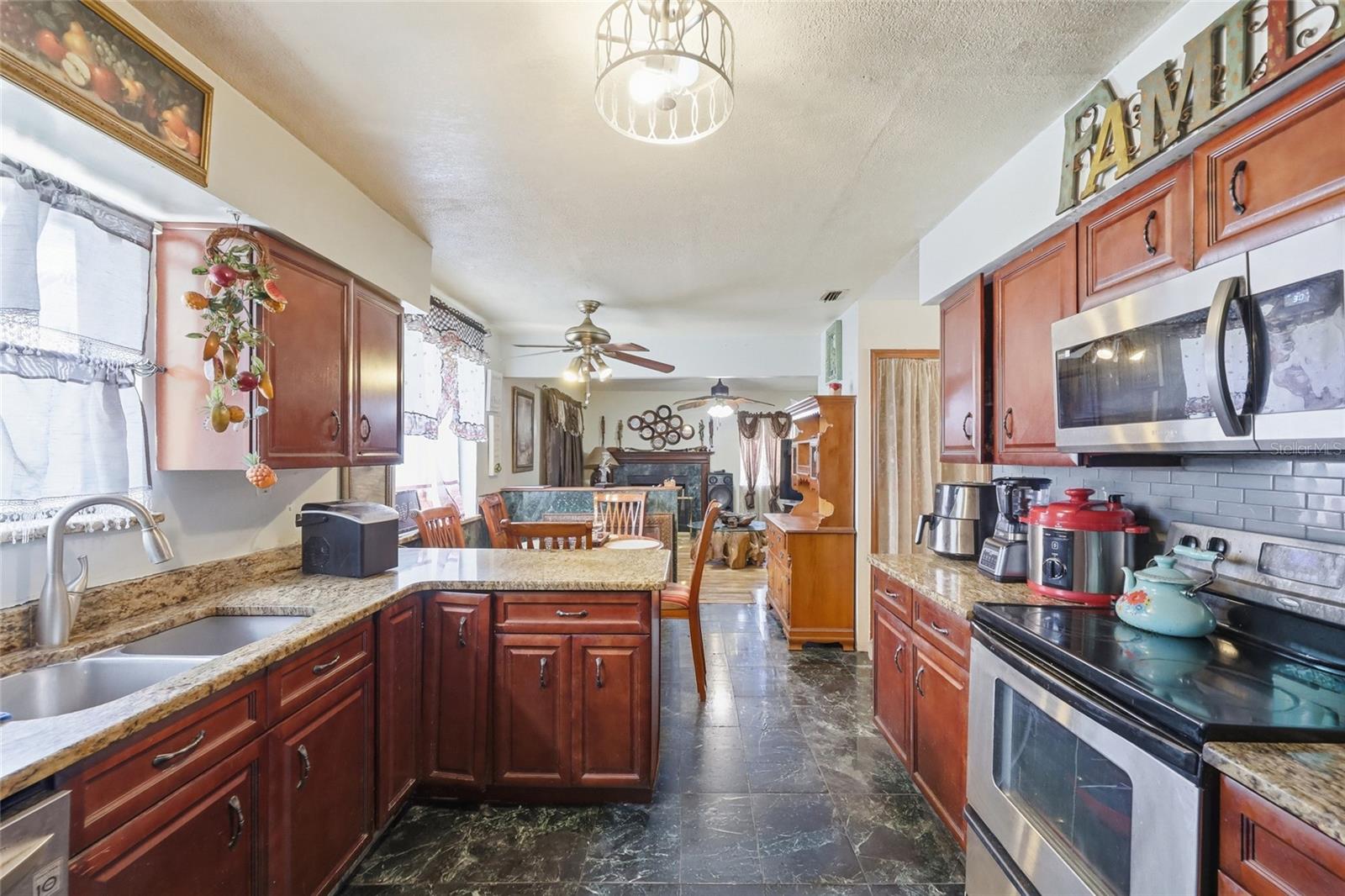 3027 Queensgate Rd Property Photo 18