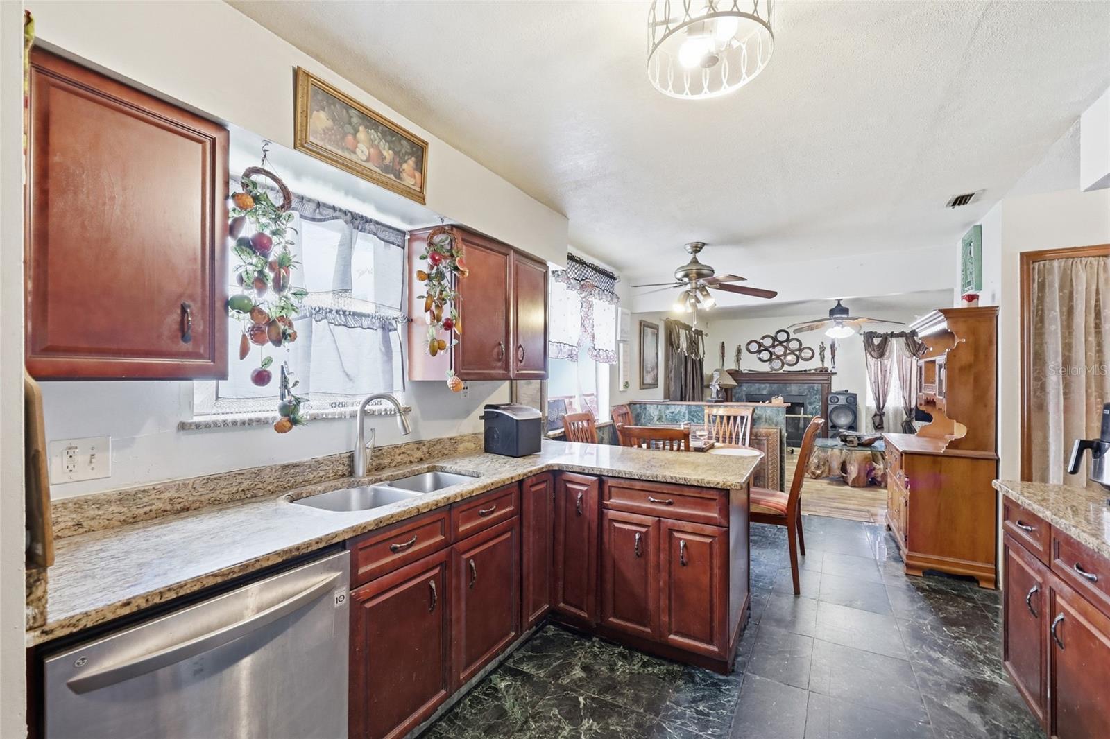 3027 Queensgate Rd Property Photo 19