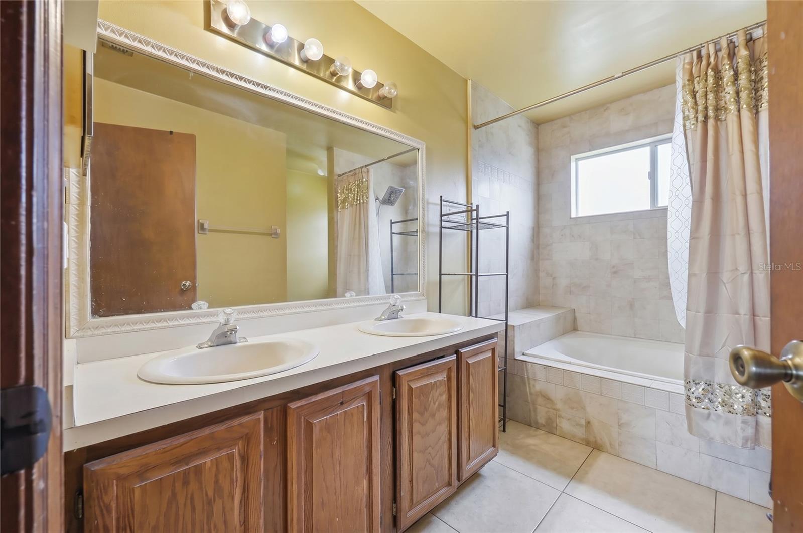 3027 Queensgate Rd Property Photo 29