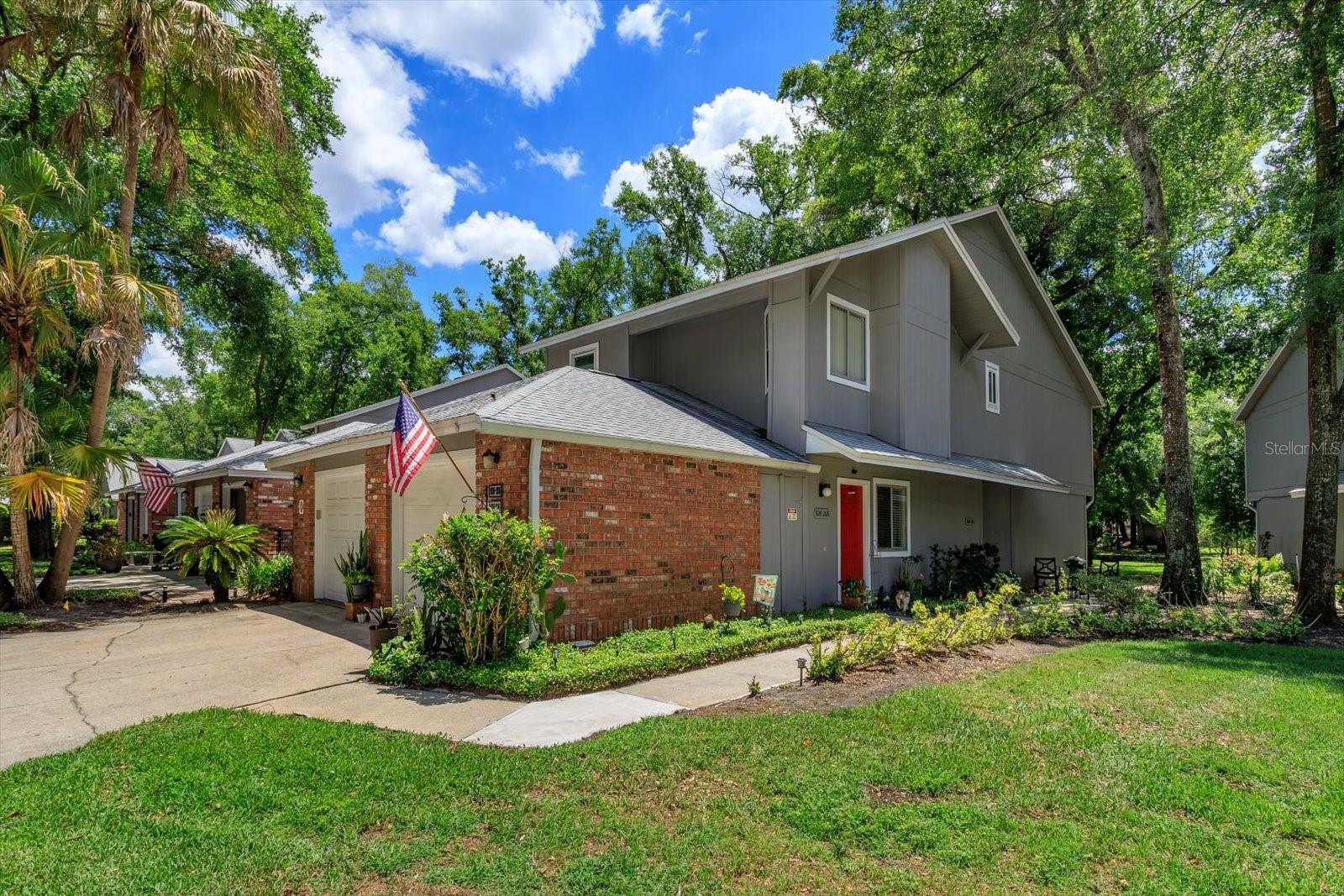626 Red Oak Cir #106 Property Photo