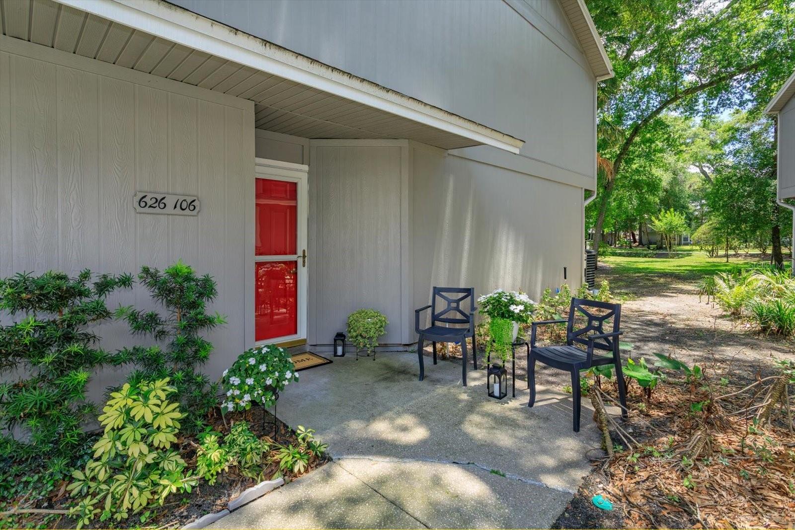 626 Red Oak Cir #106 Property Photo 5