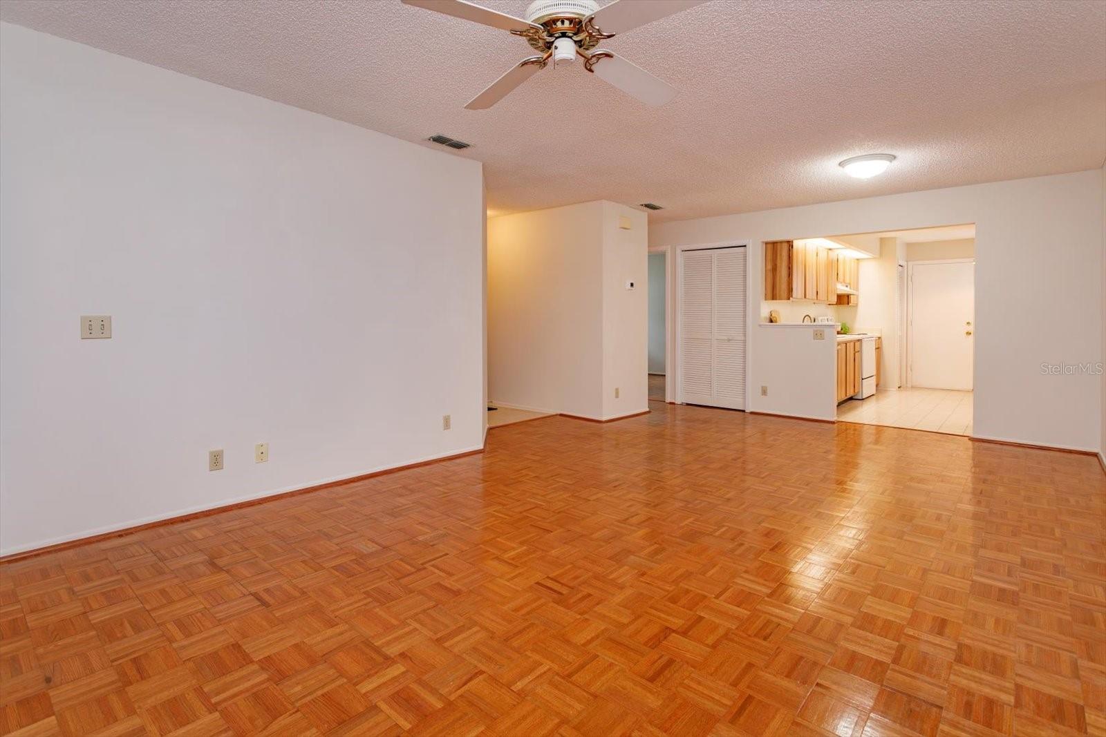 626 Red Oak Cir #106 Property Photo 8