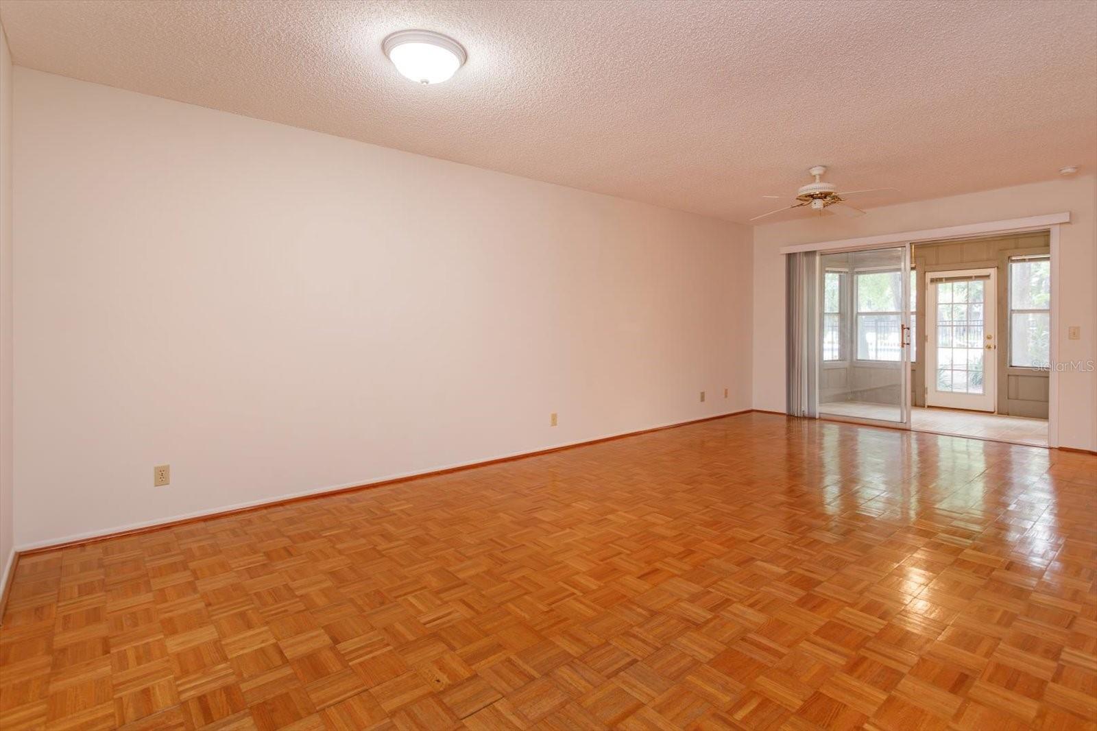 626 Red Oak Cir #106 Property Photo 11