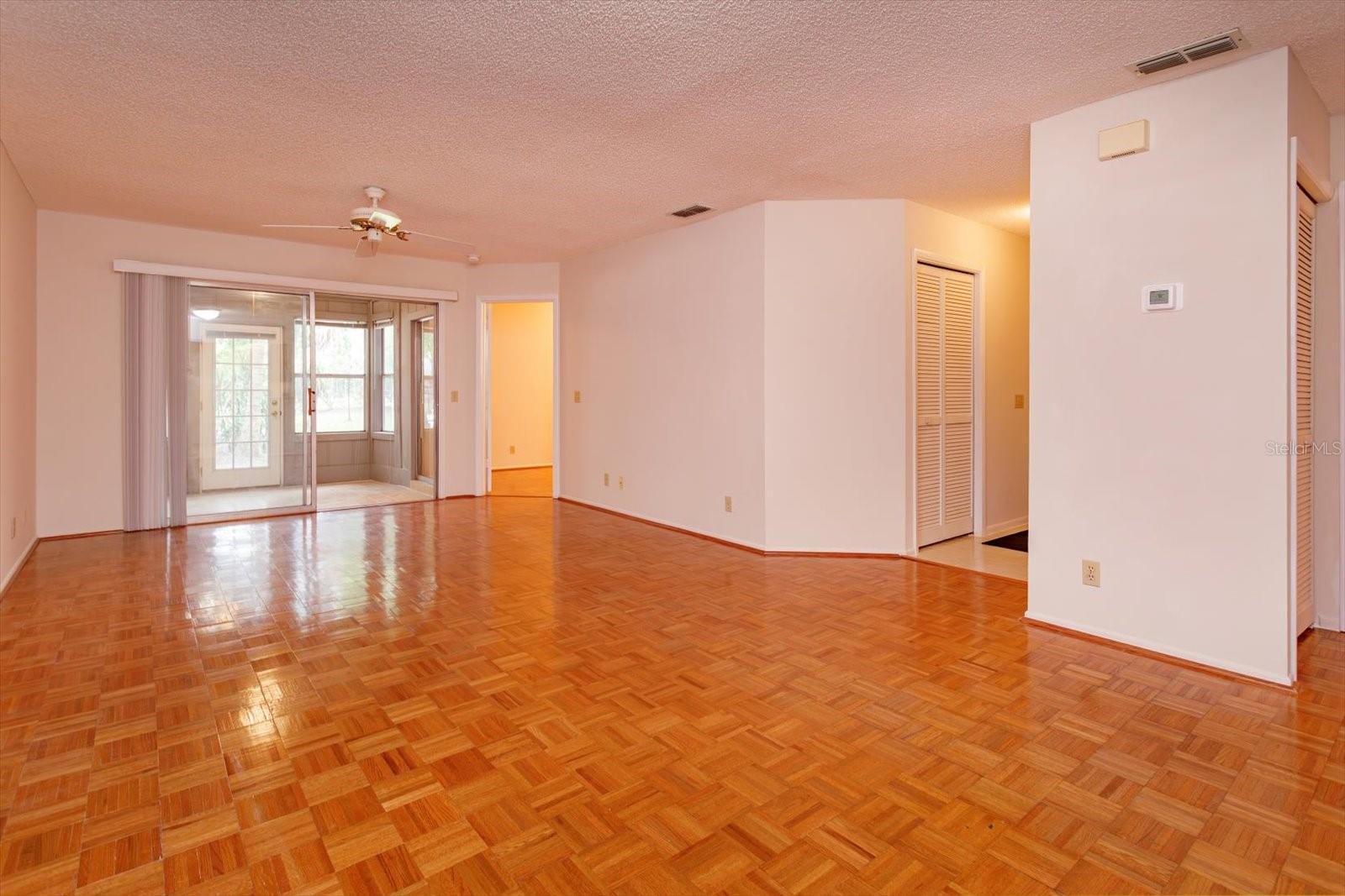 626 Red Oak Cir #106 Property Photo 13