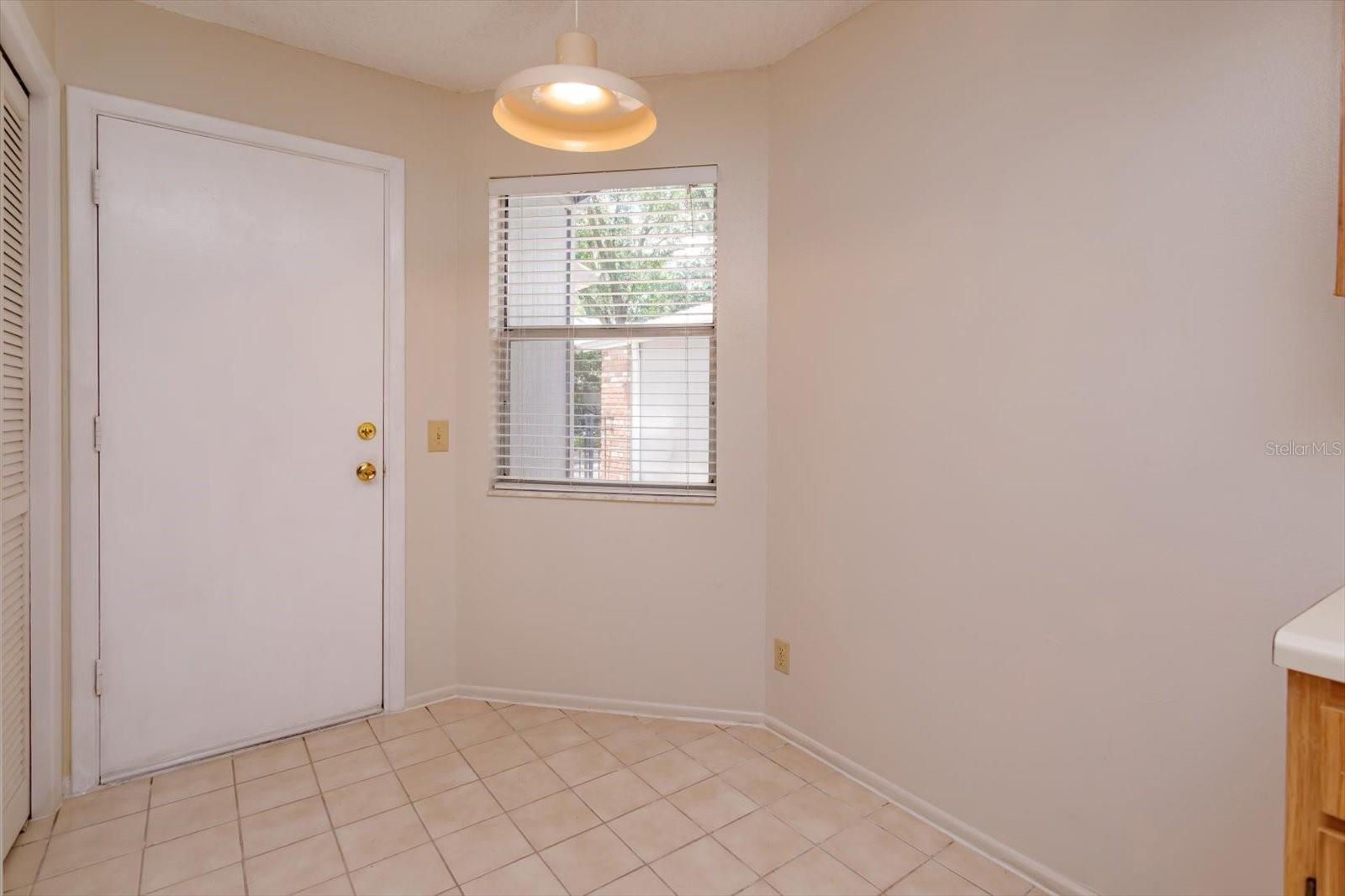 626 Red Oak Cir #106 Property Photo 18