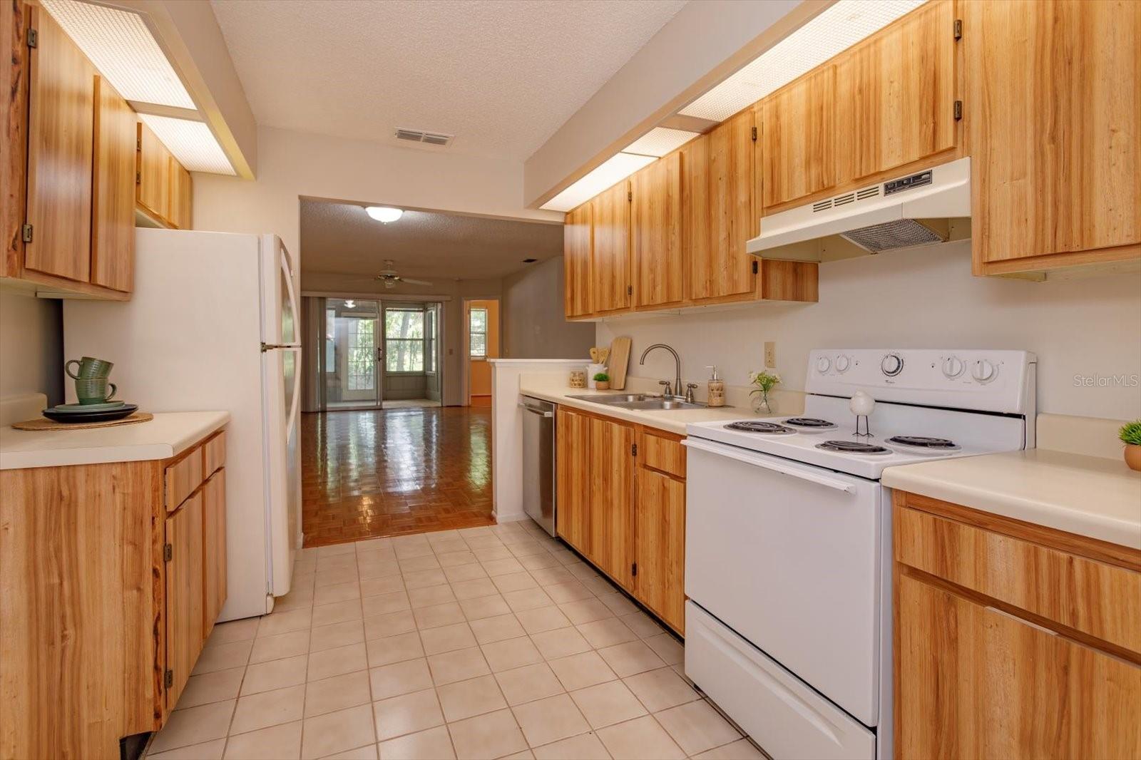 626 Red Oak Cir #106 Property Photo 19