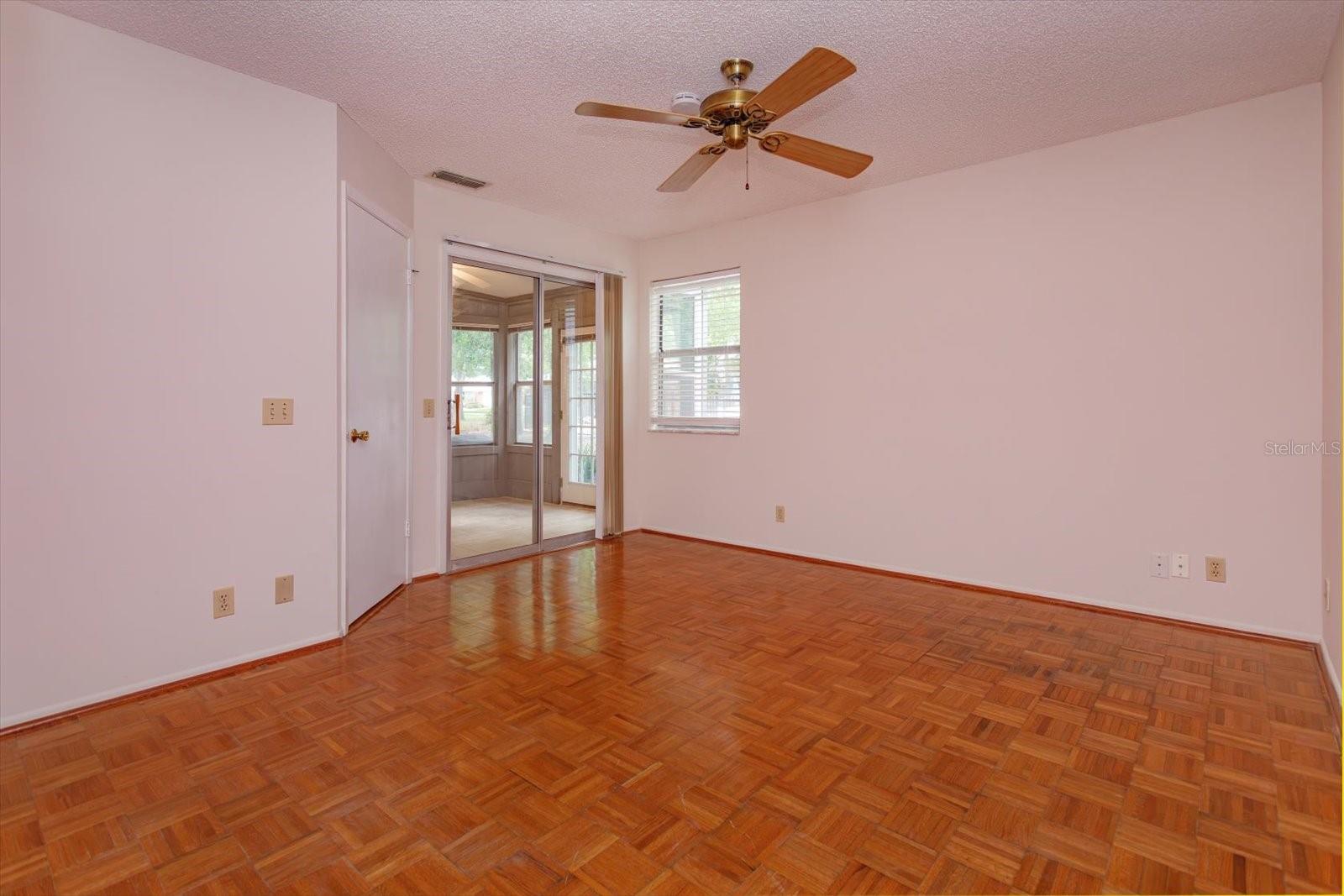 626 Red Oak Cir #106 Property Photo 24