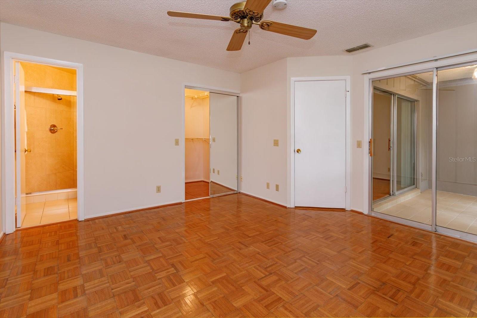 626 Red Oak Cir #106 Property Photo 25