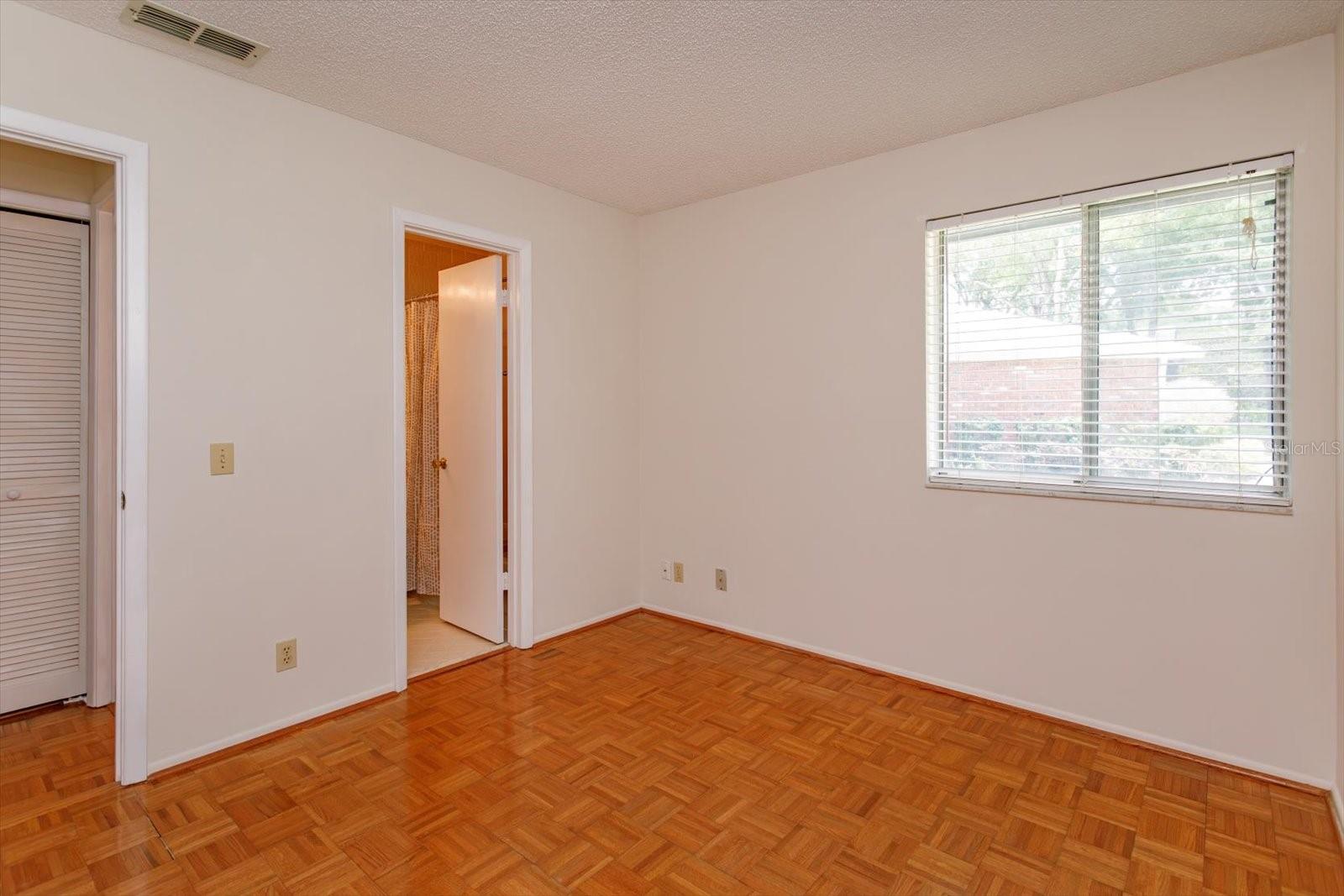626 Red Oak Cir #106 Property Photo 28