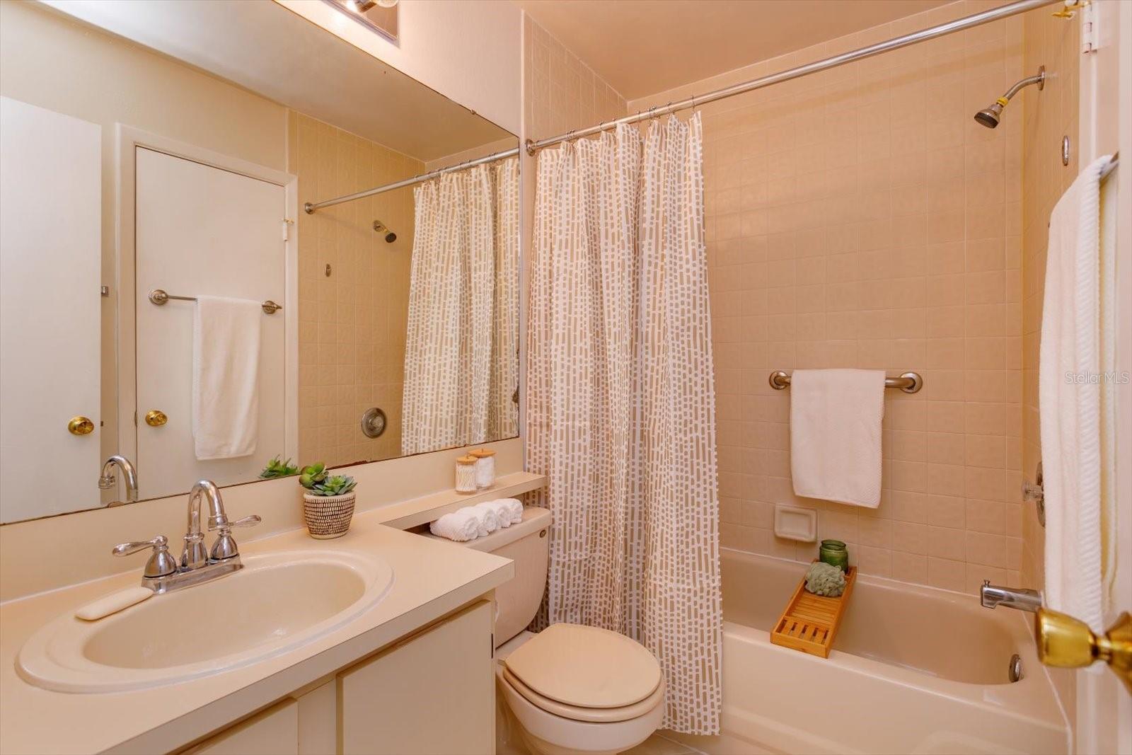 626 Red Oak Cir #106 Property Photo 29
