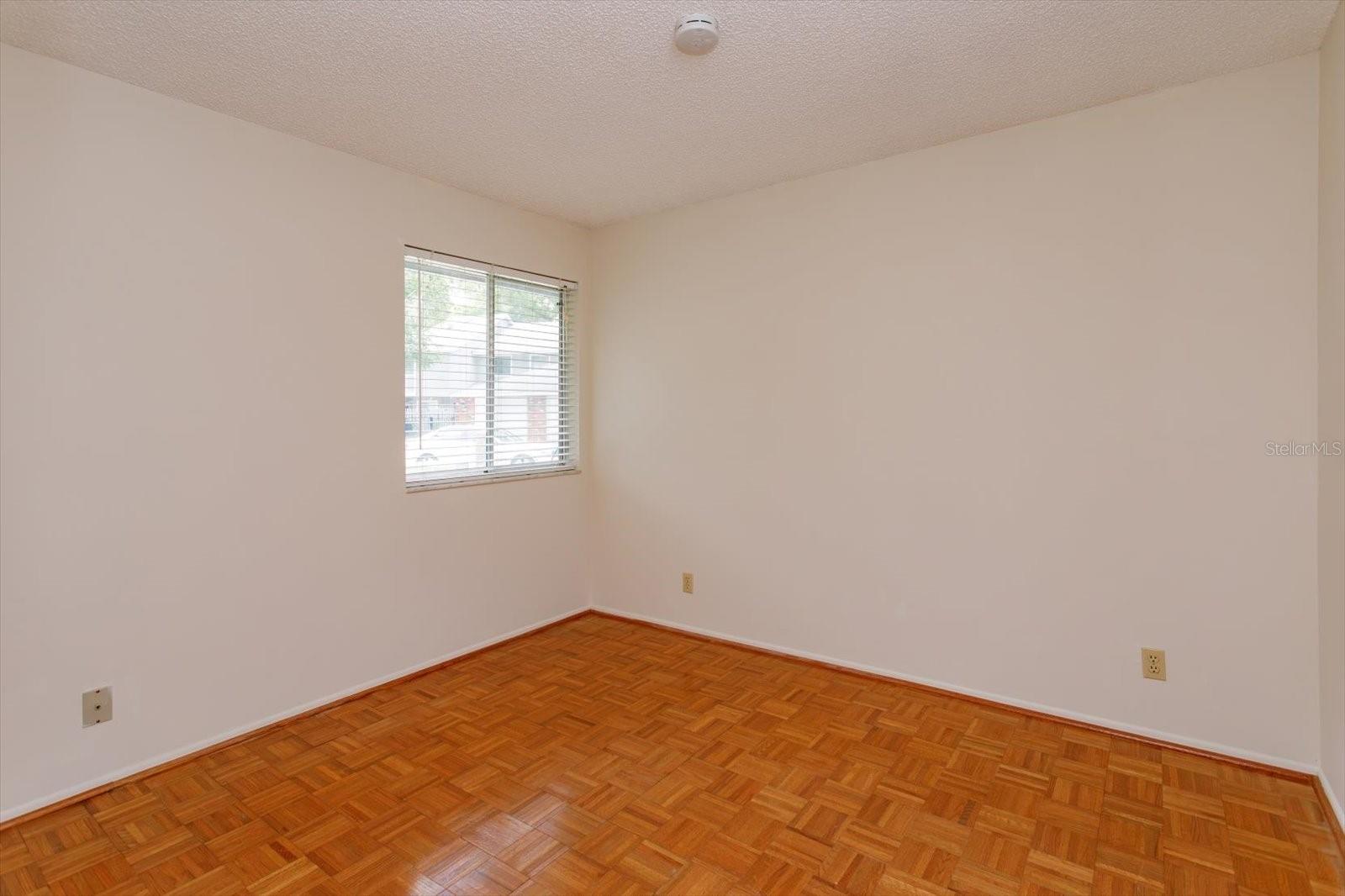 626 Red Oak Cir #106 Property Photo 31