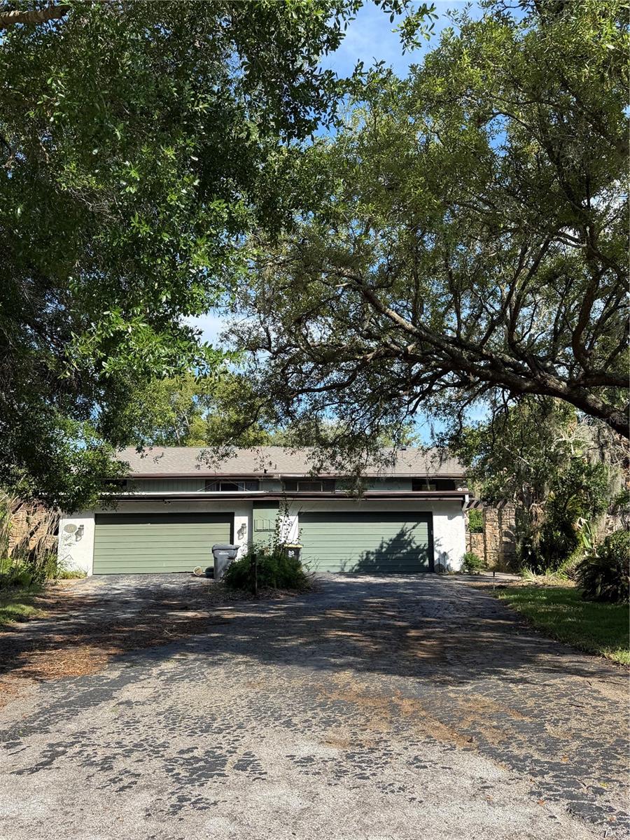 8 CANTERBURY DR