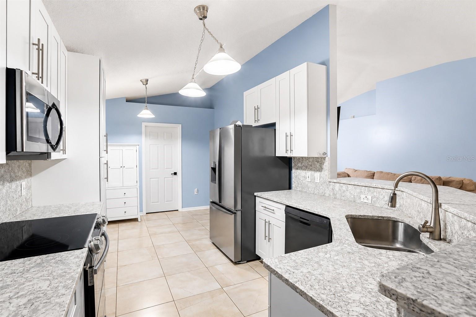 2015 Corner School Dr Property Photo 11