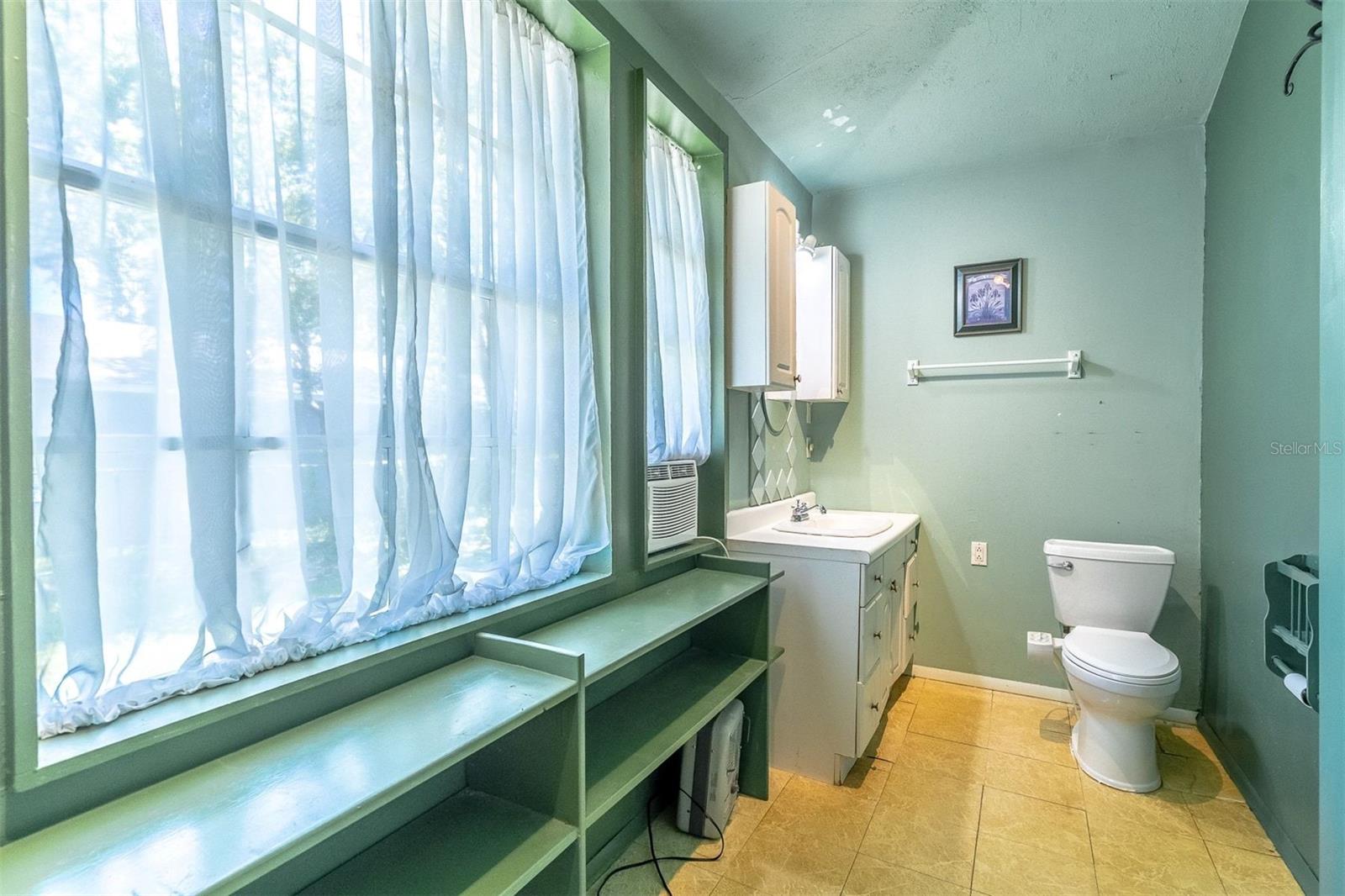 1419 King St Property Photo 23