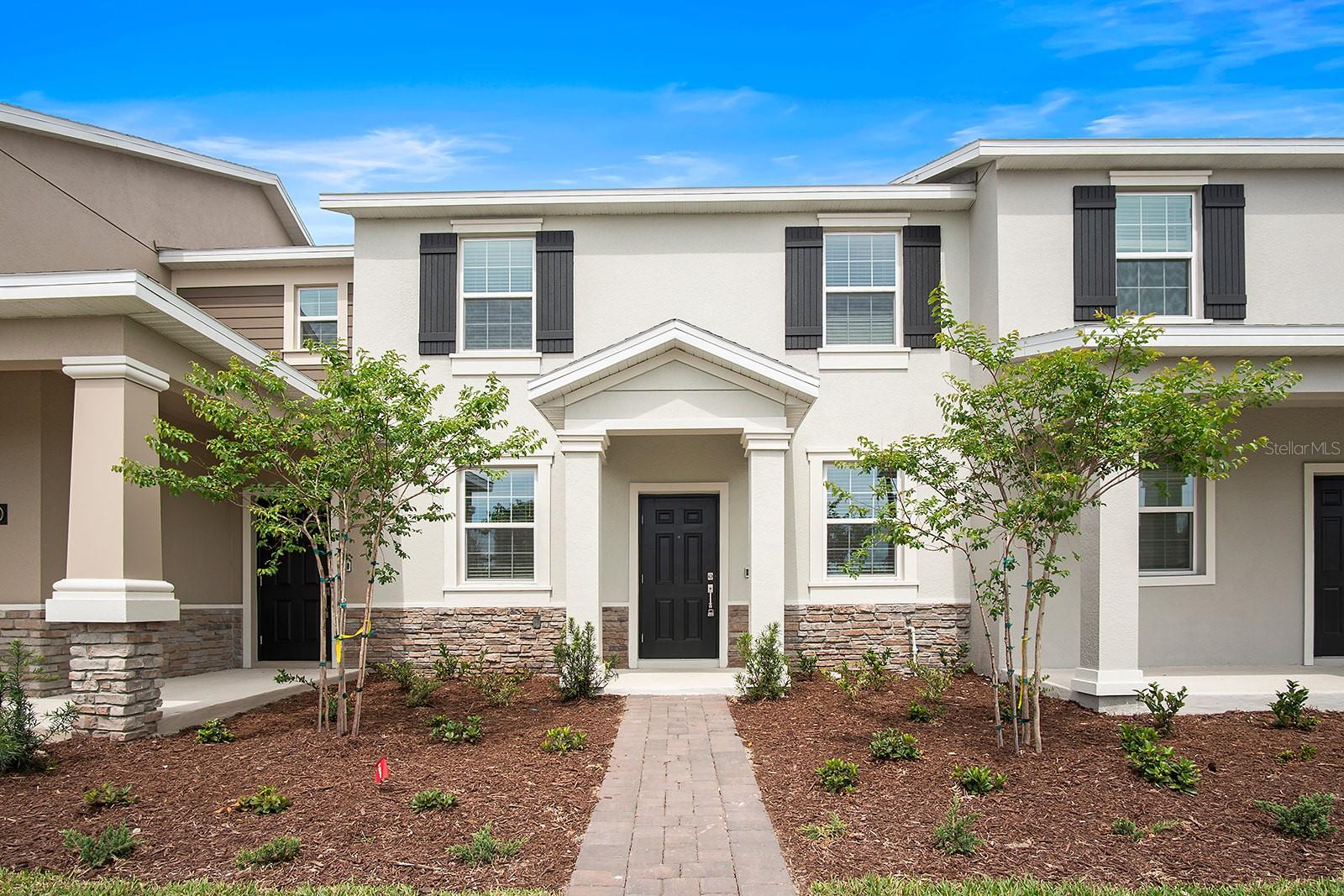5643 Quiet Palm Loop Property Photo 1
