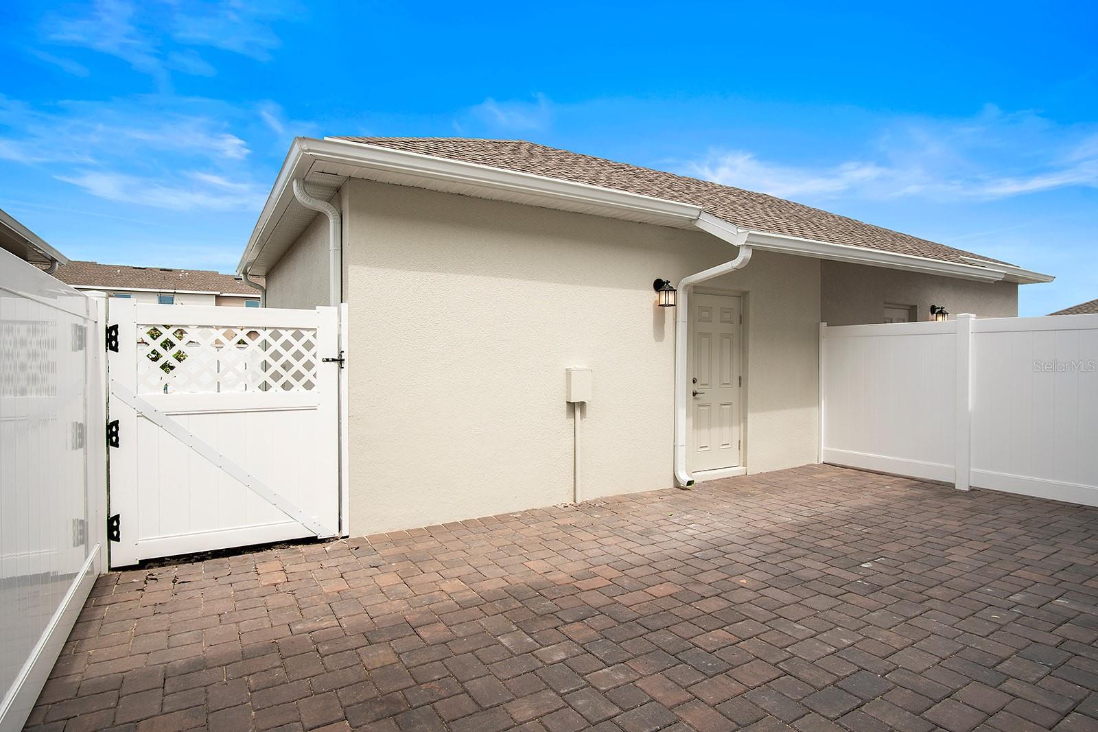 5643 Quiet Palm Loop Property Photo 3