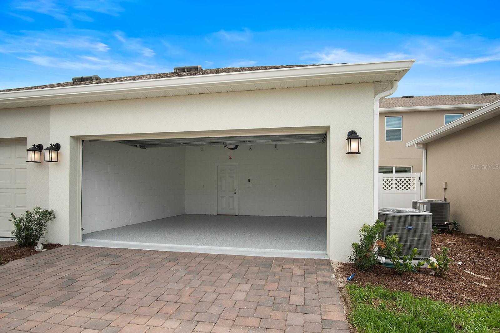 5643 Quiet Palm Loop Property Photo 9