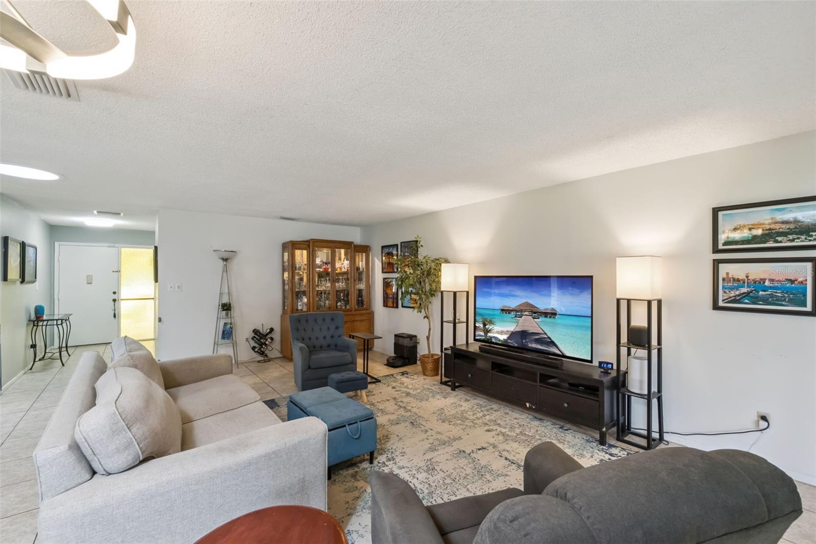 10044 Garrison Ln Property Photo 6