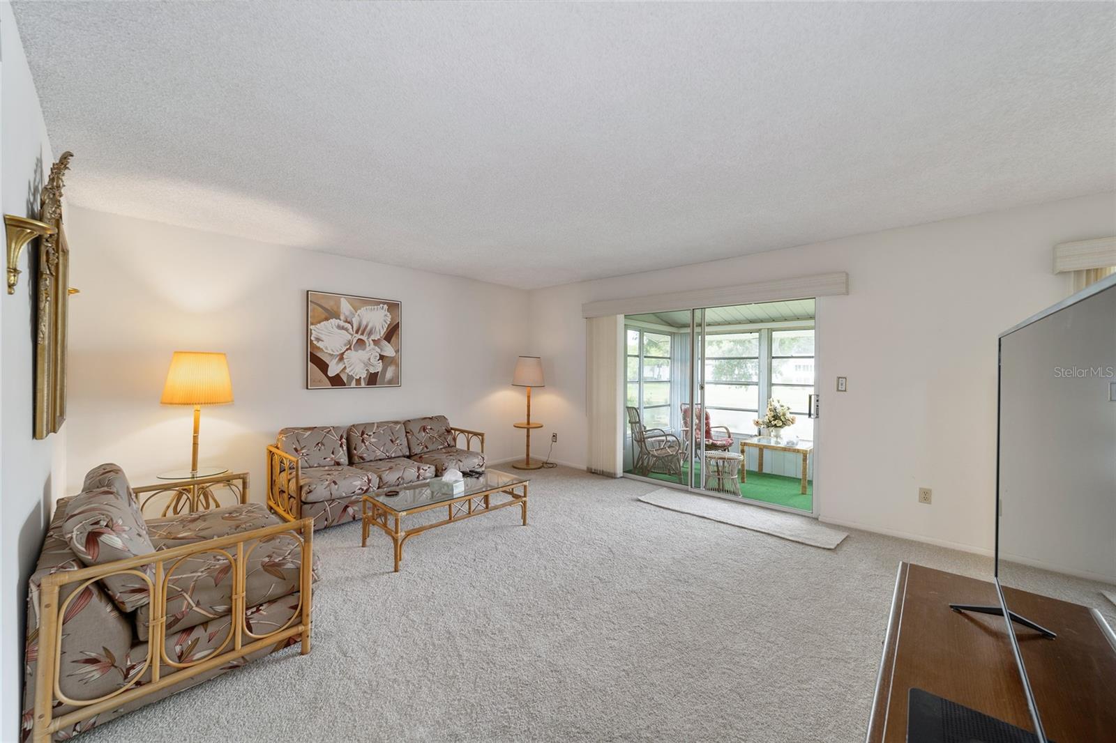 557 Midway Dr #b Property Photo 8