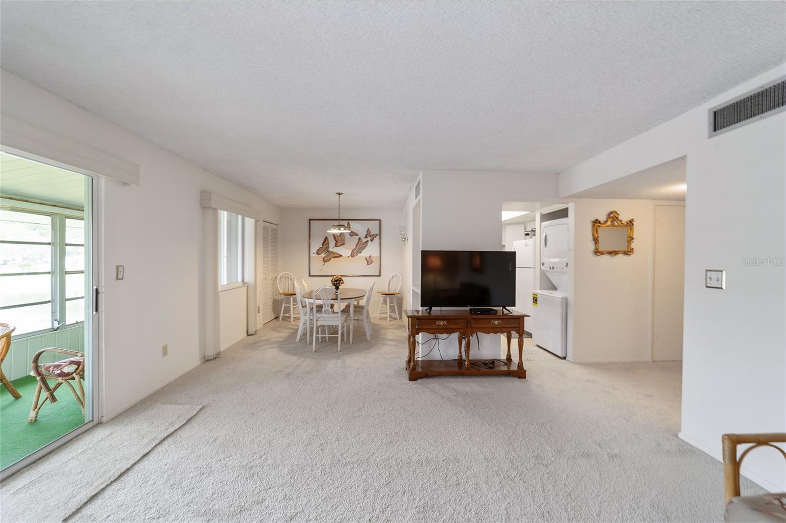 557 Midway Dr #b Property Photo 10