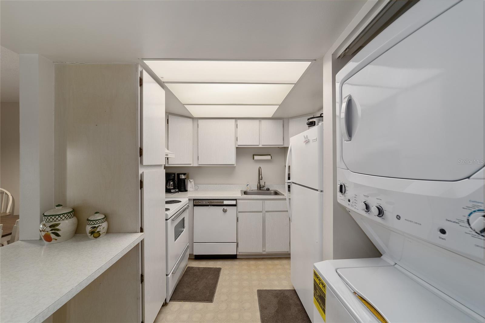 557 Midway Dr #b Property Photo 17
