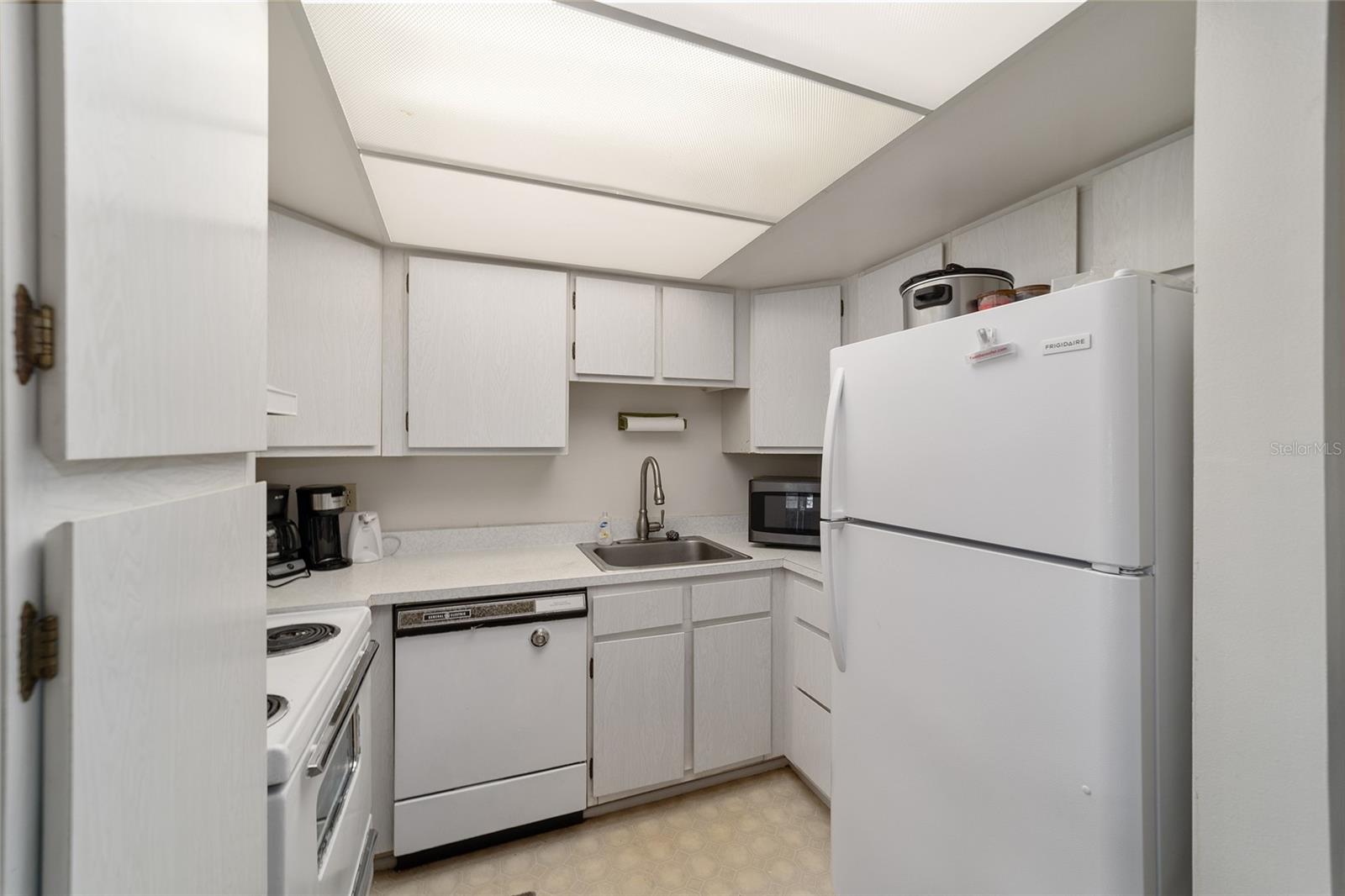 557 Midway Dr #b Property Photo 18