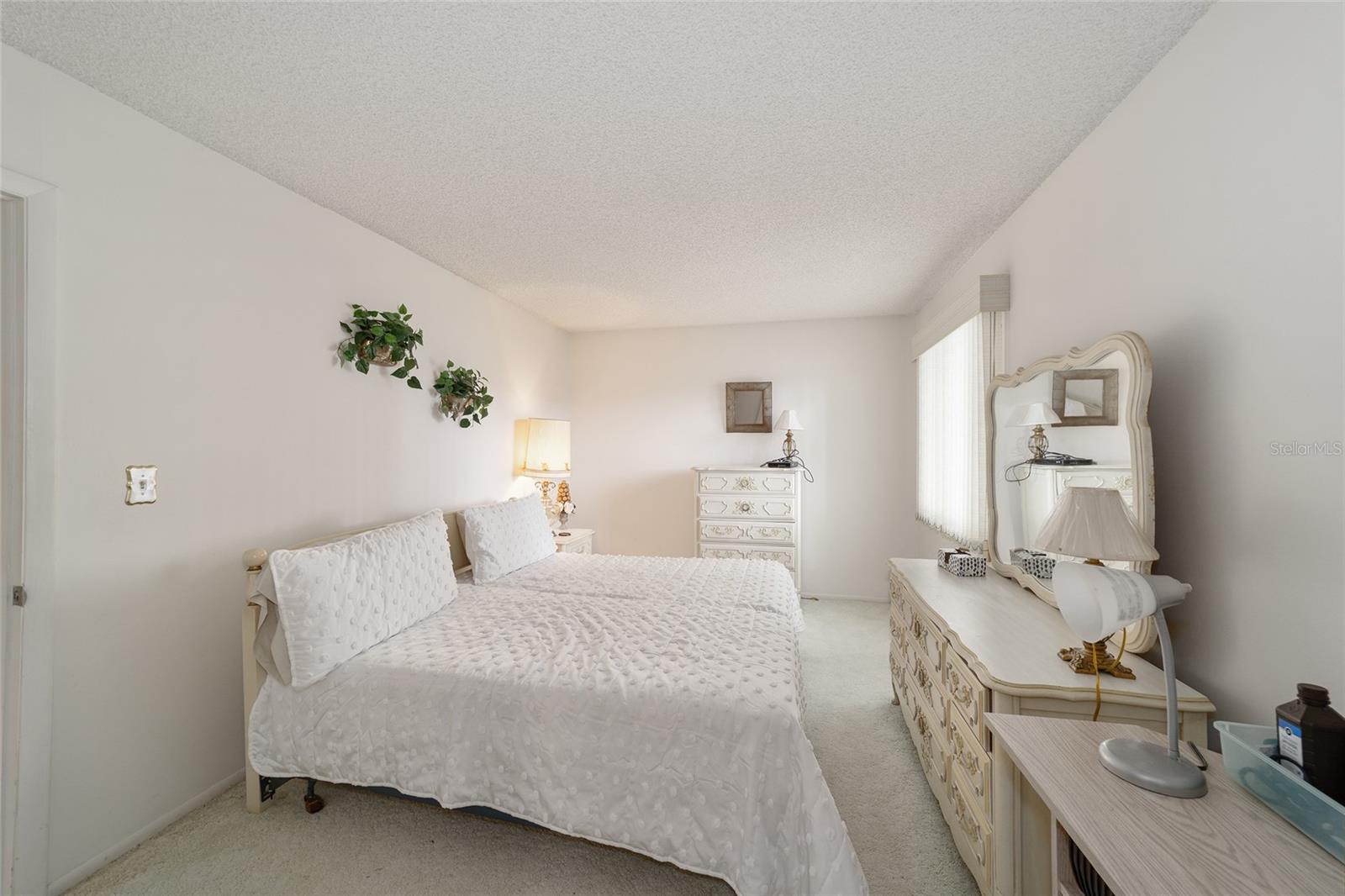557 Midway Dr #b Property Photo 23