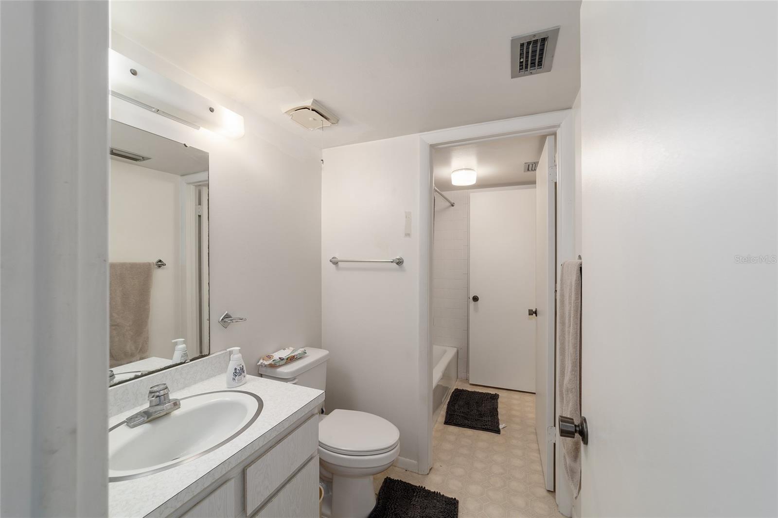557 Midway Dr #b Property Photo 26