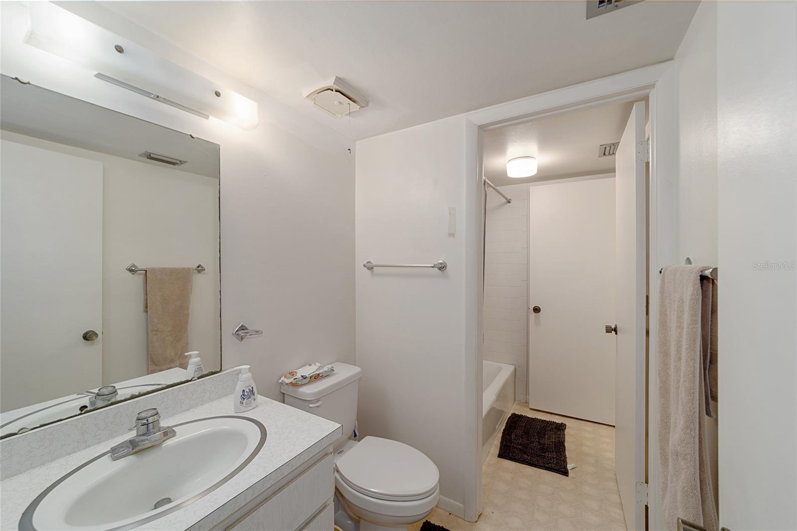557 Midway Dr #b Property Photo 27