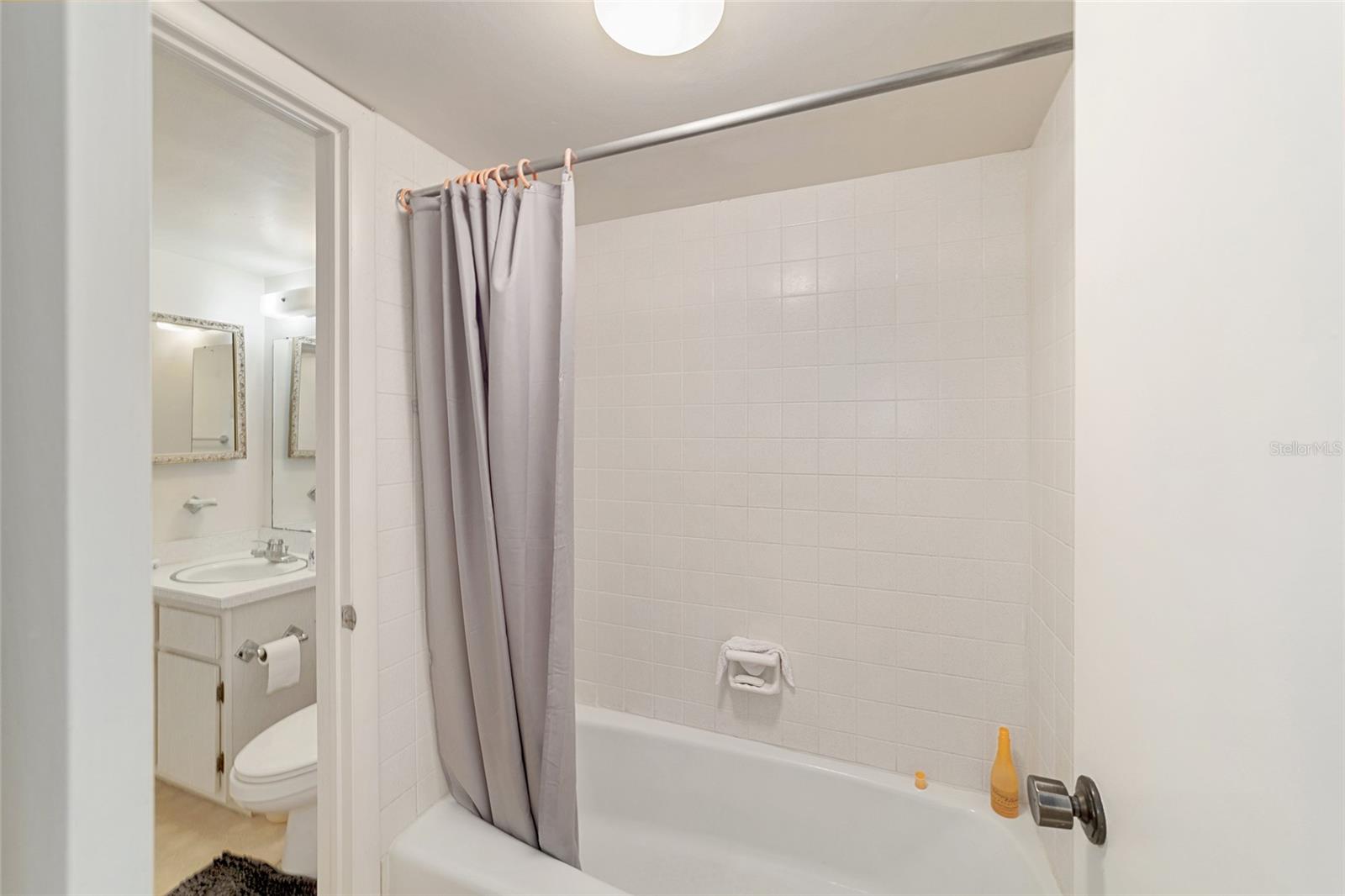 557 Midway Dr #b Property Photo 29
