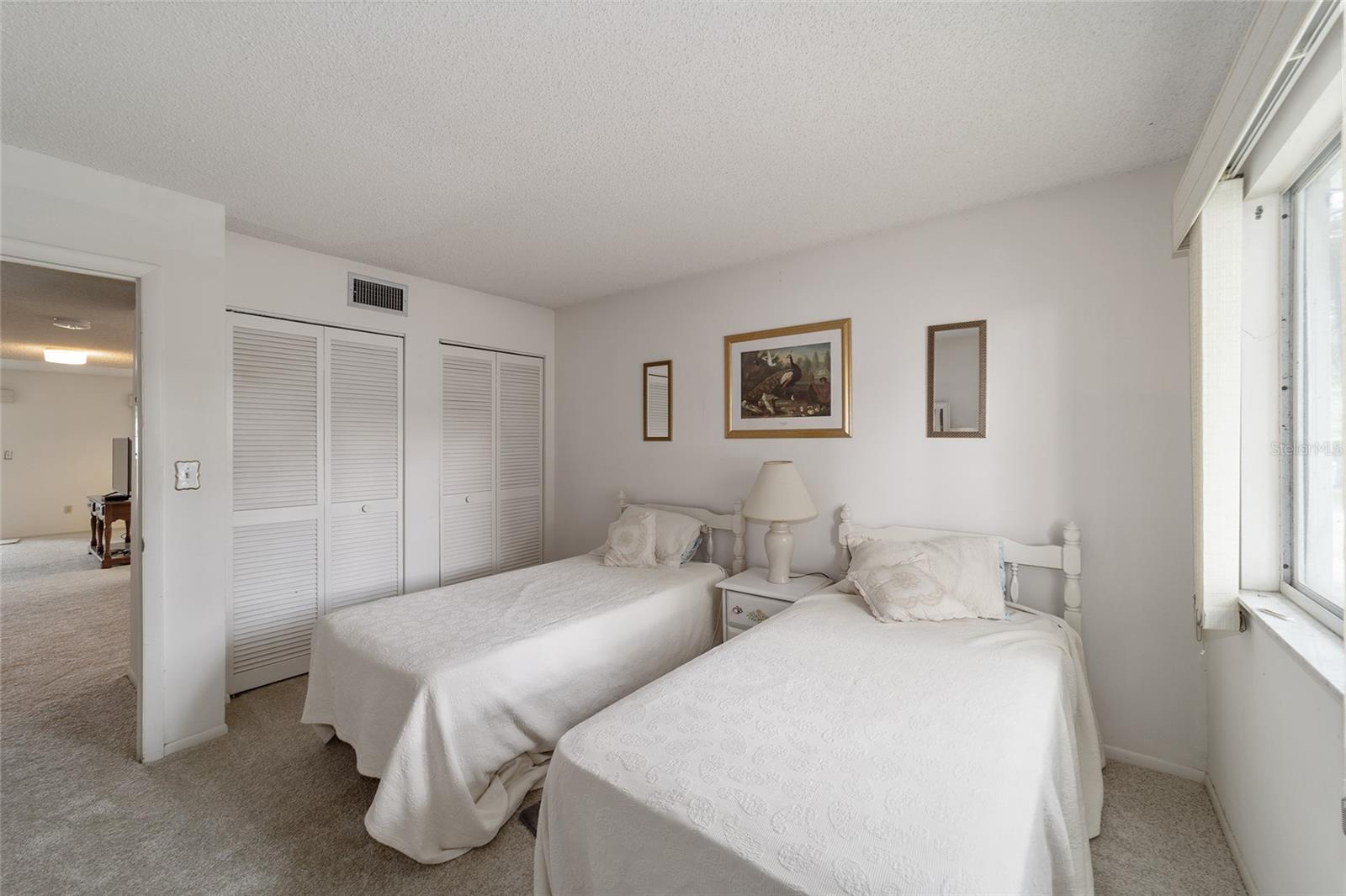 557 Midway Dr #b Property Photo 32