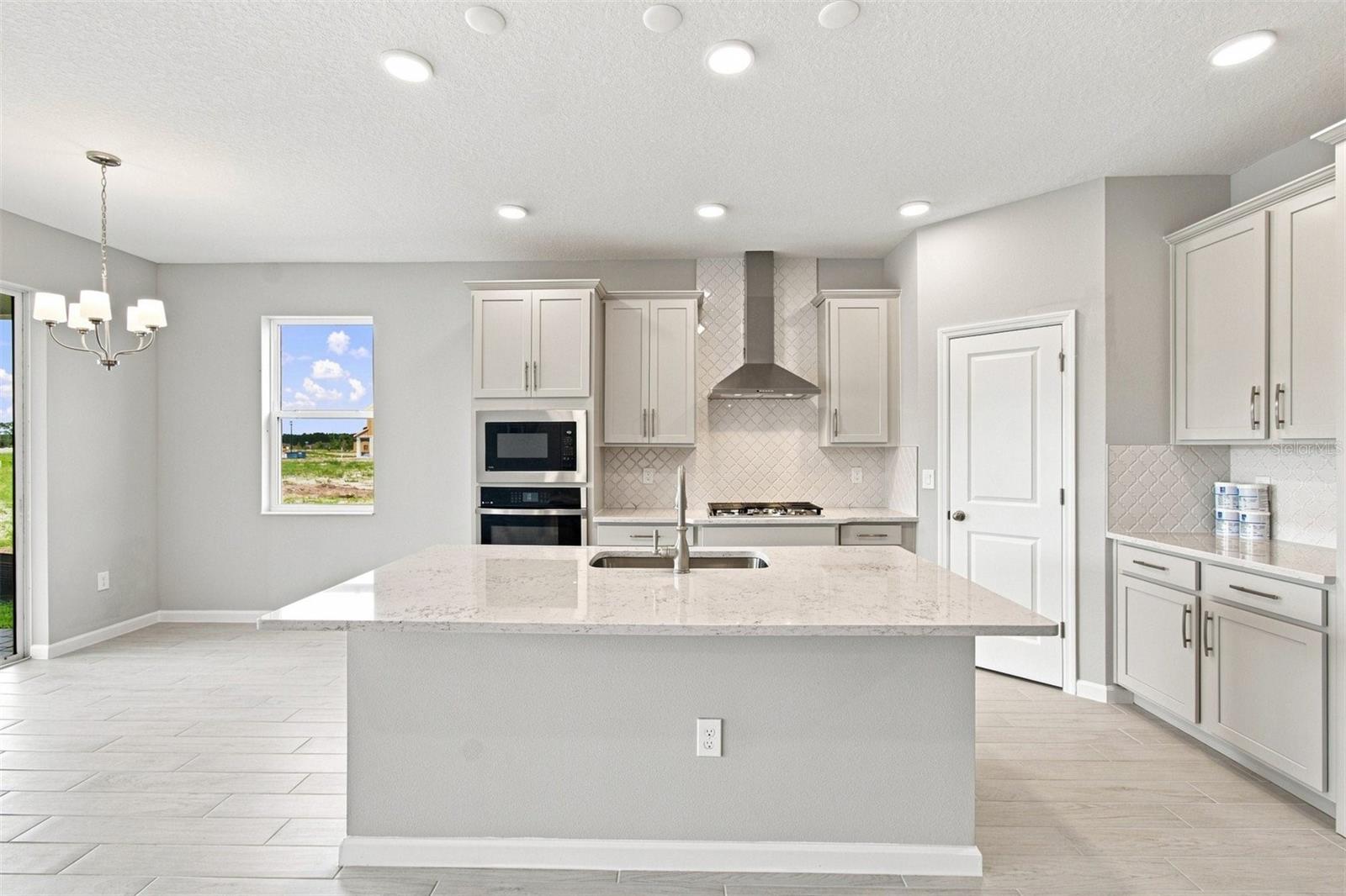 5248 High Line Dr Property Photo 3