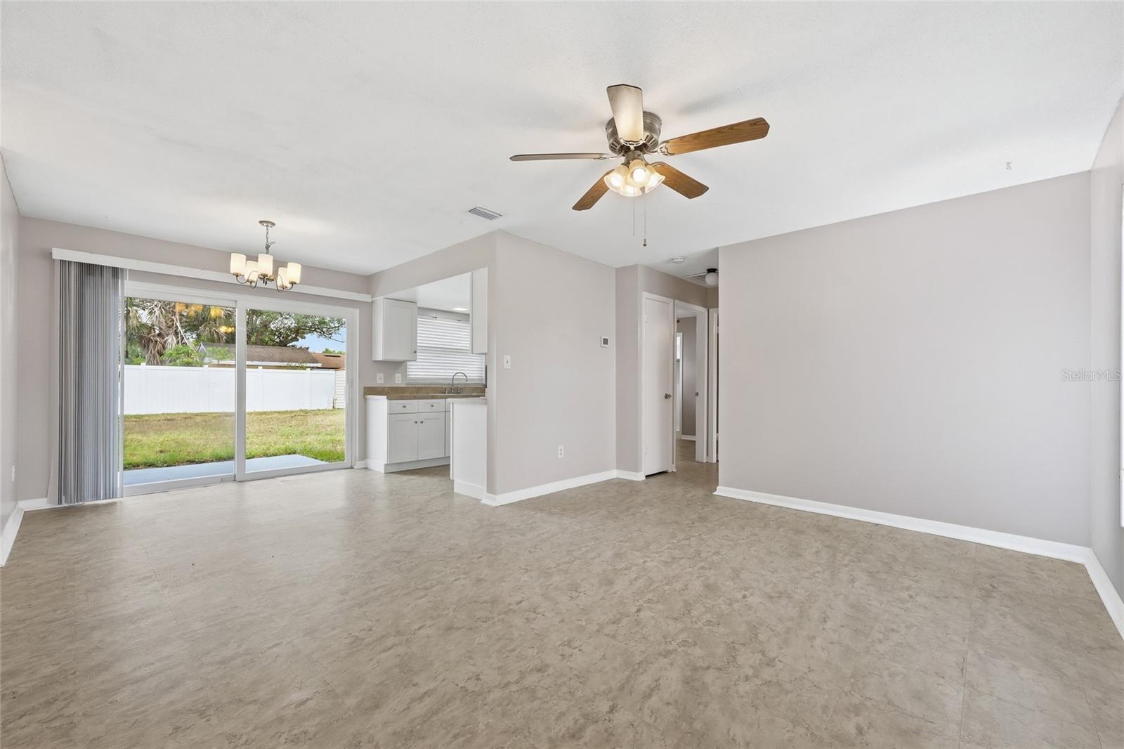 4048 Castlegate Dr Property Photo 4