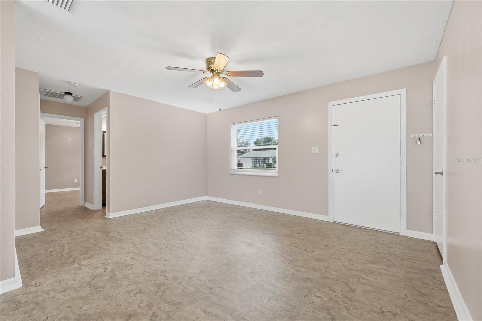 4048 Castlegate Dr Property Photo 5