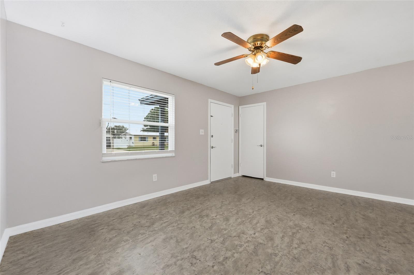 4048 Castlegate Dr Property Photo 6