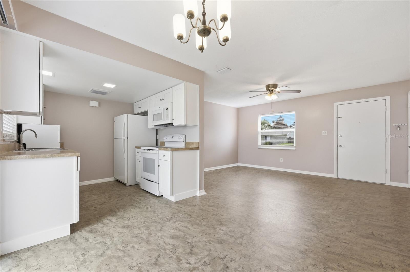 4048 Castlegate Dr Property Photo 7