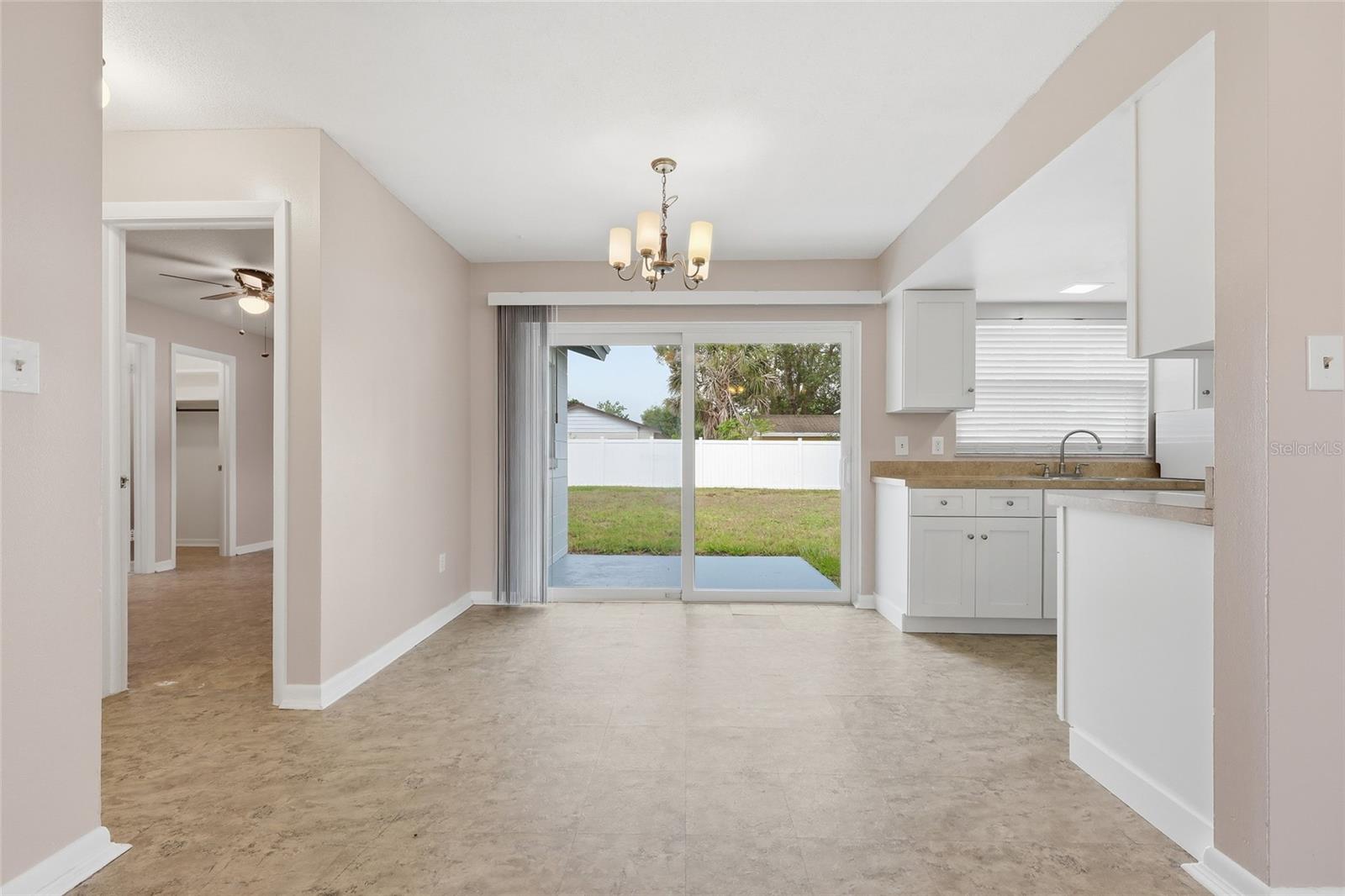 4048 Castlegate Dr Property Photo 9